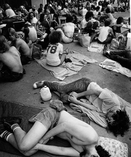 Fans sleep while waiting for Superjam '78